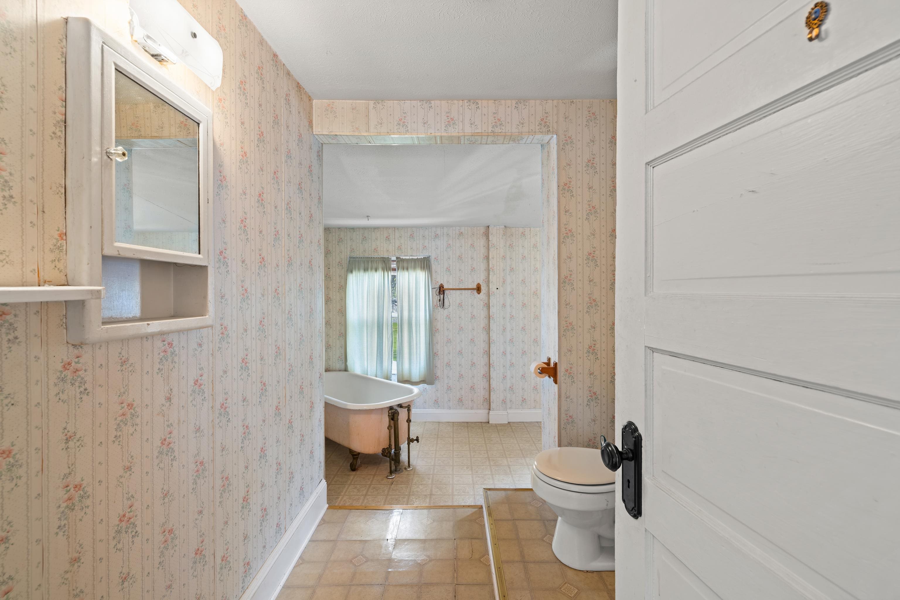 688 FLORENCE AVE, WAYNESBORO, Virginia 22980, 5 Bedrooms Bedrooms, ,2 BathroomsBathrooms,Residential,688 FLORENCE AVE,675323 MLS # 675323