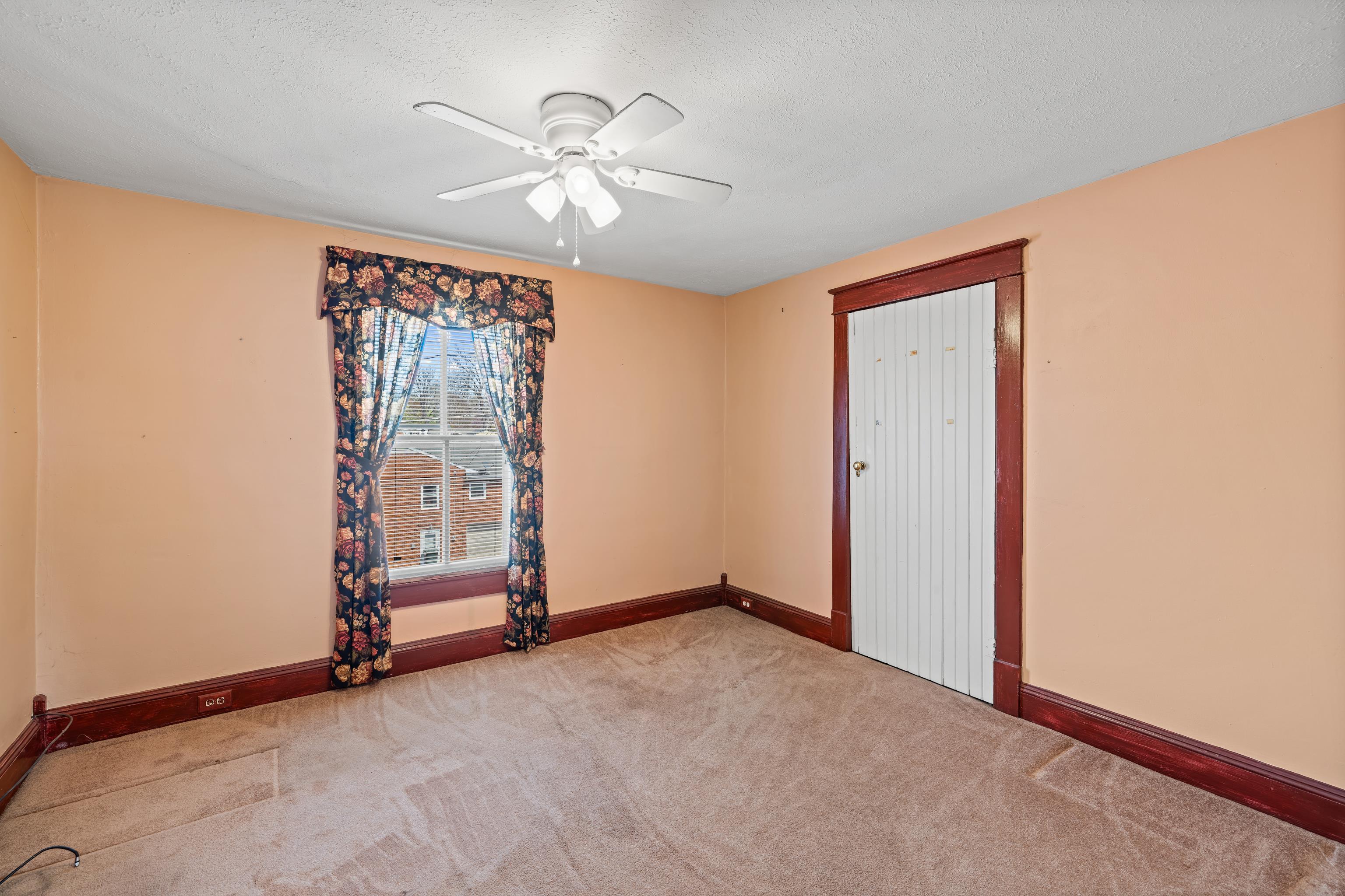 688 FLORENCE AVE, WAYNESBORO, Virginia 22980, 5 Bedrooms Bedrooms, ,2 BathroomsBathrooms,Residential,688 FLORENCE AVE,675323 MLS # 675323