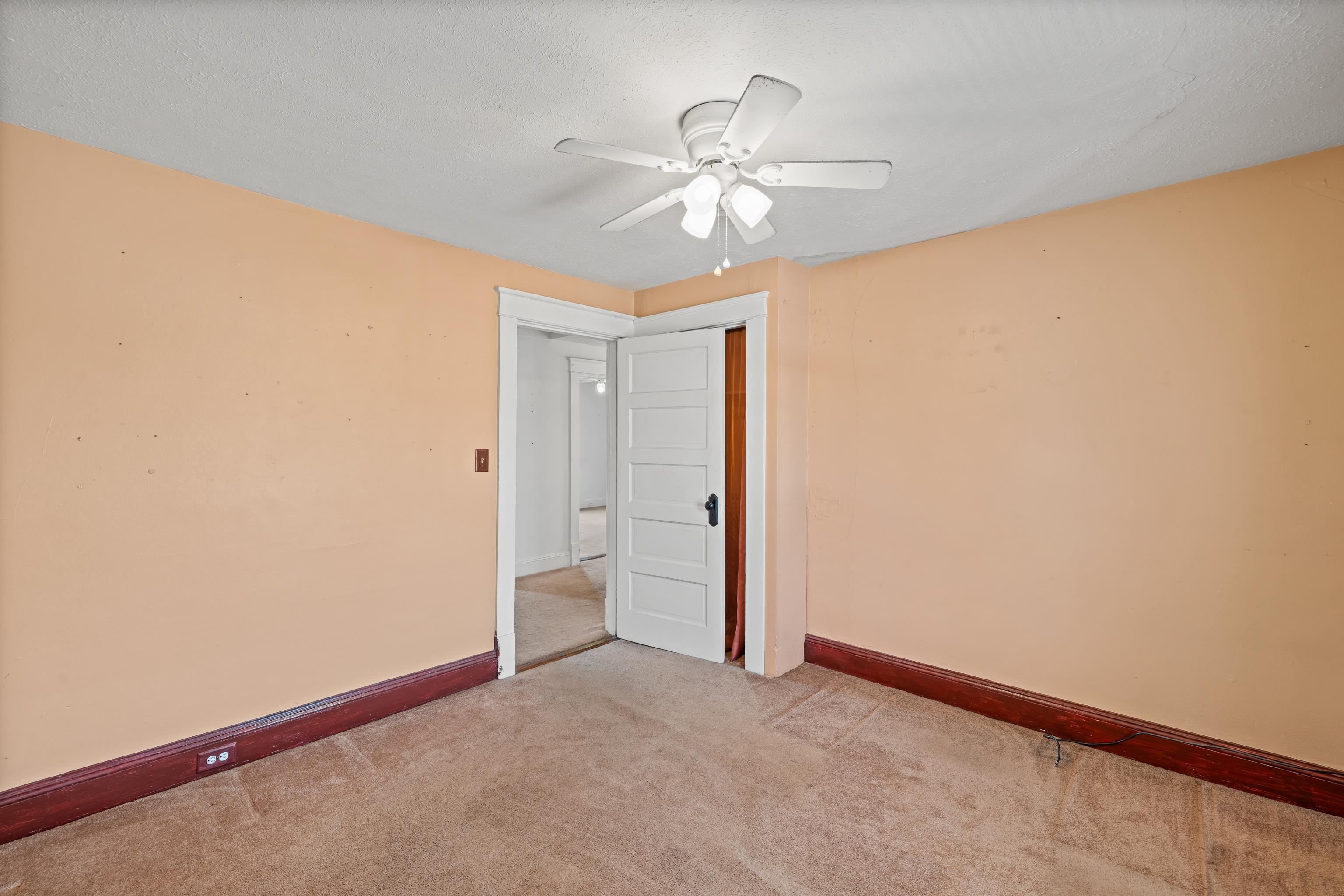 688 FLORENCE AVE, WAYNESBORO, Virginia 22980, 5 Bedrooms Bedrooms, ,2 BathroomsBathrooms,Residential,688 FLORENCE AVE,675323 MLS # 675323