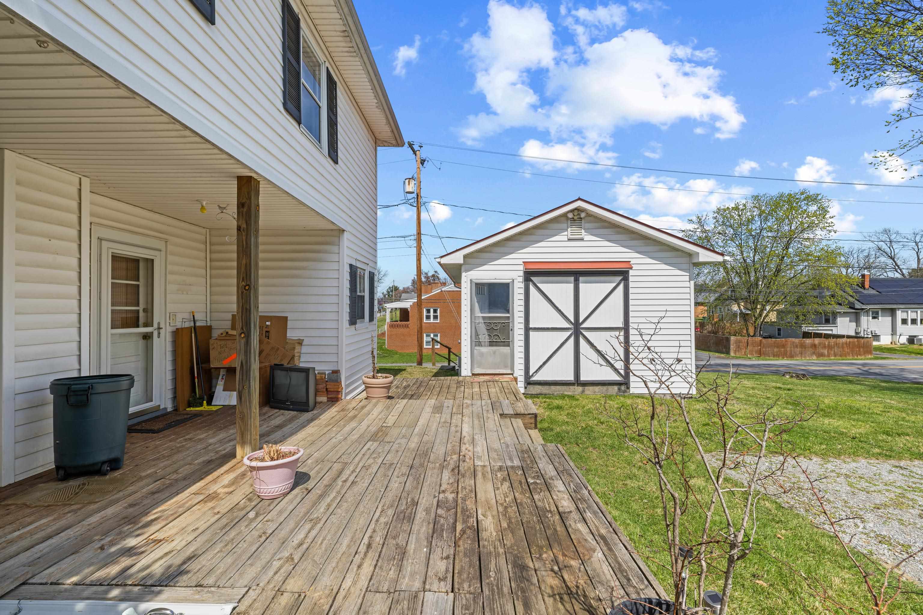 688 FLORENCE AVE, WAYNESBORO, Virginia 22980, 5 Bedrooms Bedrooms, ,2 BathroomsBathrooms,Residential,688 FLORENCE AVE,675323 MLS # 675323