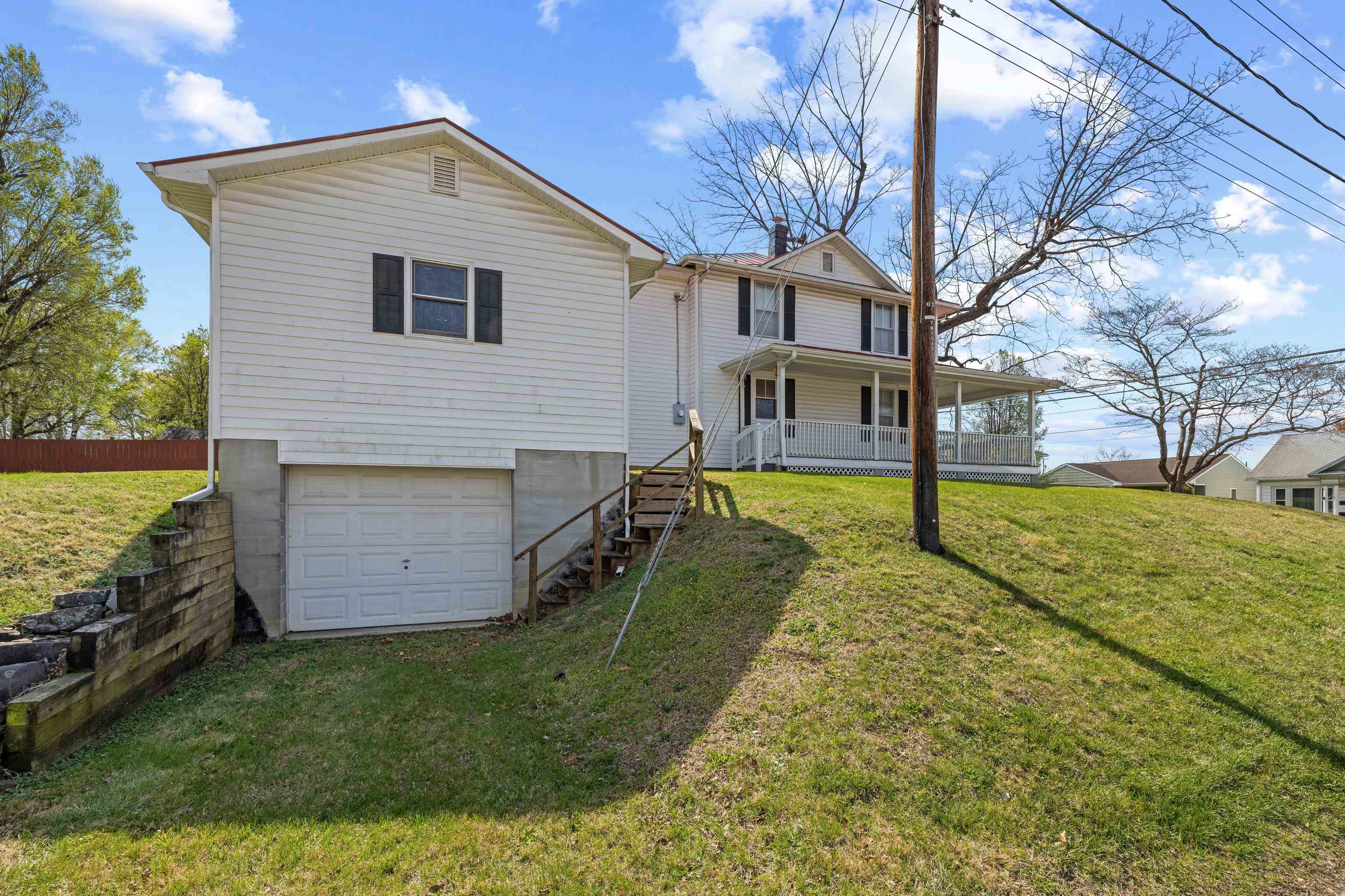 688 FLORENCE AVE, WAYNESBORO, Virginia 22980, 5 Bedrooms Bedrooms, ,2 BathroomsBathrooms,Residential,688 FLORENCE AVE,675323 MLS # 675323