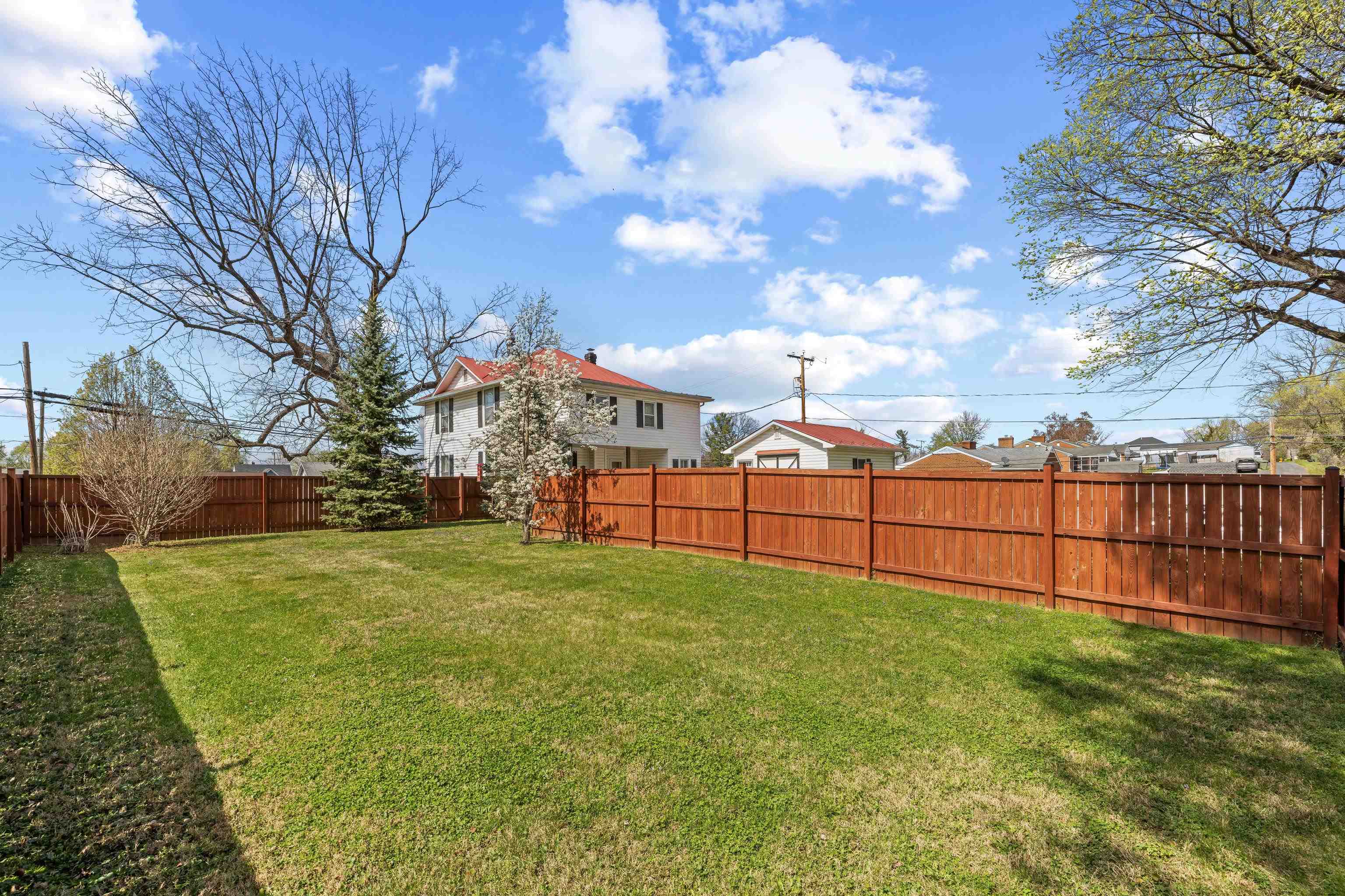 688 FLORENCE AVE, WAYNESBORO, Virginia 22980, 5 Bedrooms Bedrooms, ,2 BathroomsBathrooms,Residential,688 FLORENCE AVE,675323 MLS # 675323