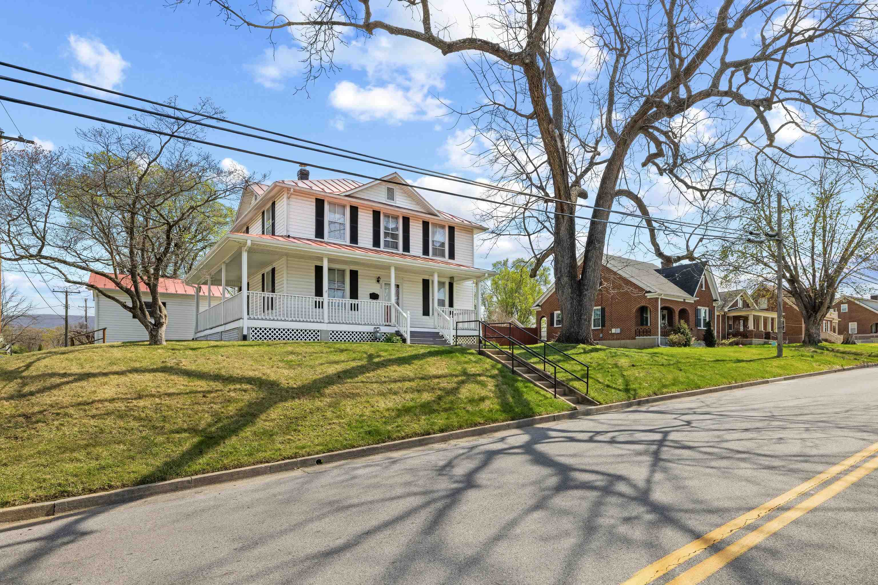 688 FLORENCE AVE, WAYNESBORO, Virginia 22980, 5 Bedrooms Bedrooms, ,2 BathroomsBathrooms,Residential,688 FLORENCE AVE,675323 MLS # 675323