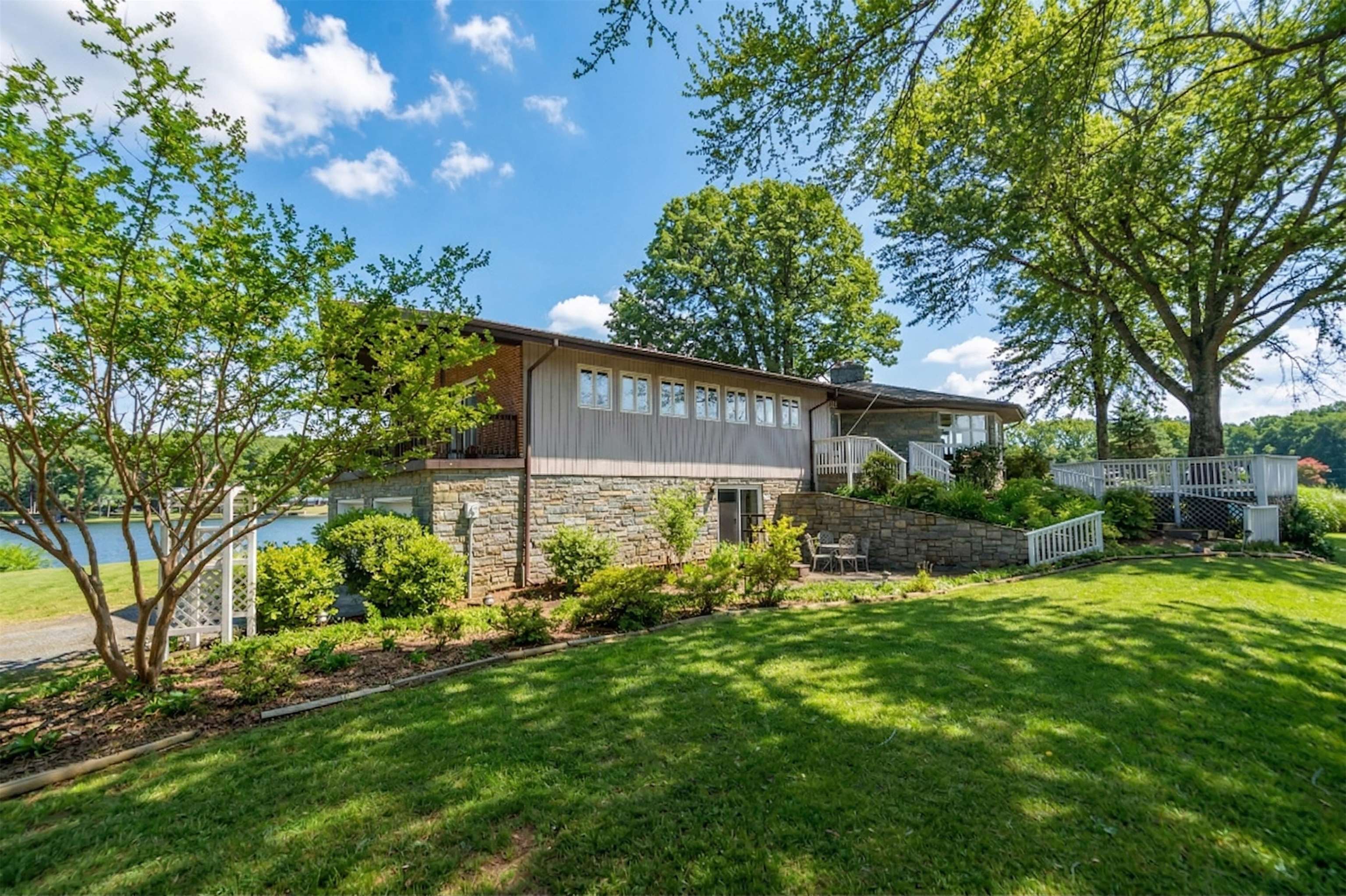 1743 N LAKESHORE DR, LOUISA, Virginia 23093, 5 Bedrooms Bedrooms, ,3 BathroomsBathrooms,Residential,1743 N LAKESHORE DR,675336 MLS # 675336