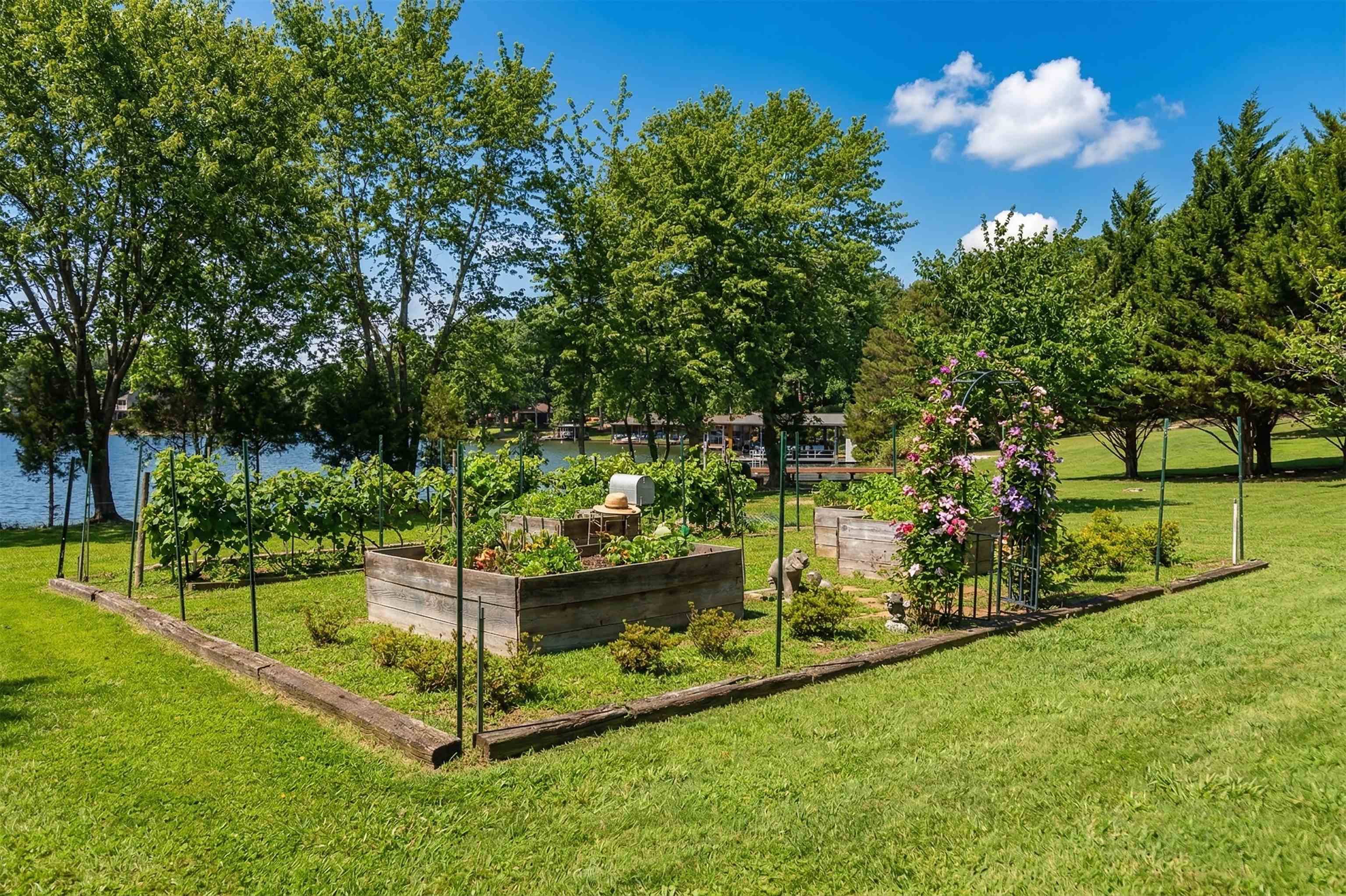 1743 N LAKESHORE DR, LOUISA, Virginia 23093, 5 Bedrooms Bedrooms, ,3 BathroomsBathrooms,Residential,1743 N LAKESHORE DR,675336 MLS # 675336