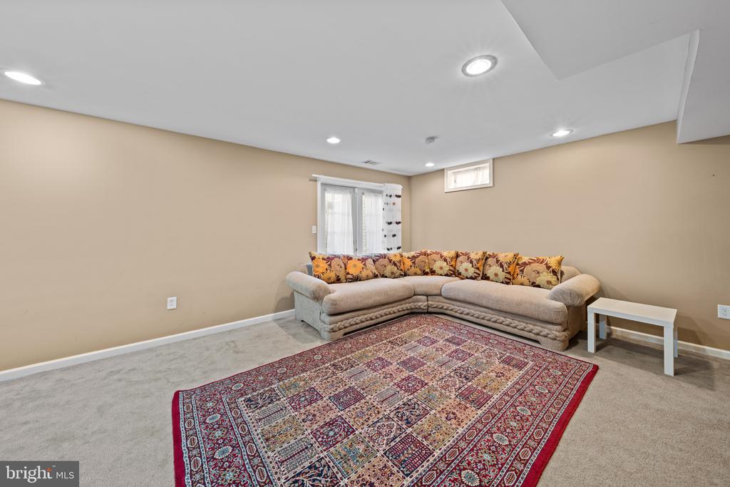 6937 VERSAILLE DR, FREDERICKSBURG, Virginia 22407, 3 Bedrooms Bedrooms, ,3 BathroomsBathrooms,Residential,6937 VERSAILLE DR,VASP2039982 MLS # VASP2039982