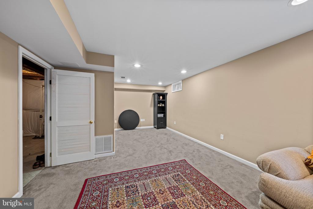 6937 VERSAILLE DR, FREDERICKSBURG, Virginia 22407, 3 Bedrooms Bedrooms, ,3 BathroomsBathrooms,Residential,6937 VERSAILLE DR,VASP2039982 MLS # VASP2039982