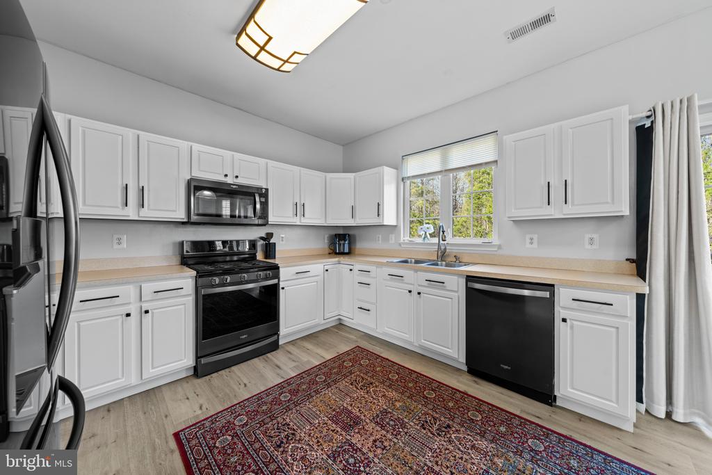 6937 VERSAILLE DR, FREDERICKSBURG, Virginia 22407, 3 Bedrooms Bedrooms, ,3 BathroomsBathrooms,Residential,6937 VERSAILLE DR,VASP2039982 MLS # VASP2039982