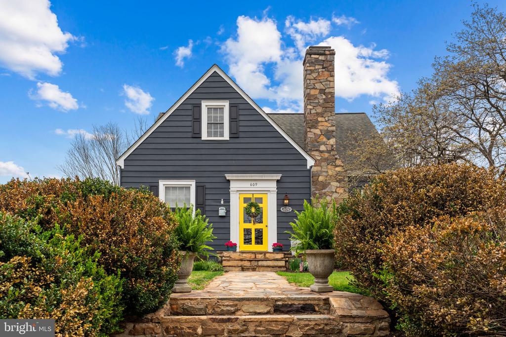 609 S WEST ST, CULPEPER, Virginia 22701, 4 Bedrooms Bedrooms, ,2 BathroomsBathrooms,Residential,609 S WEST ST,VACU2013118 MLS # VACU2013118