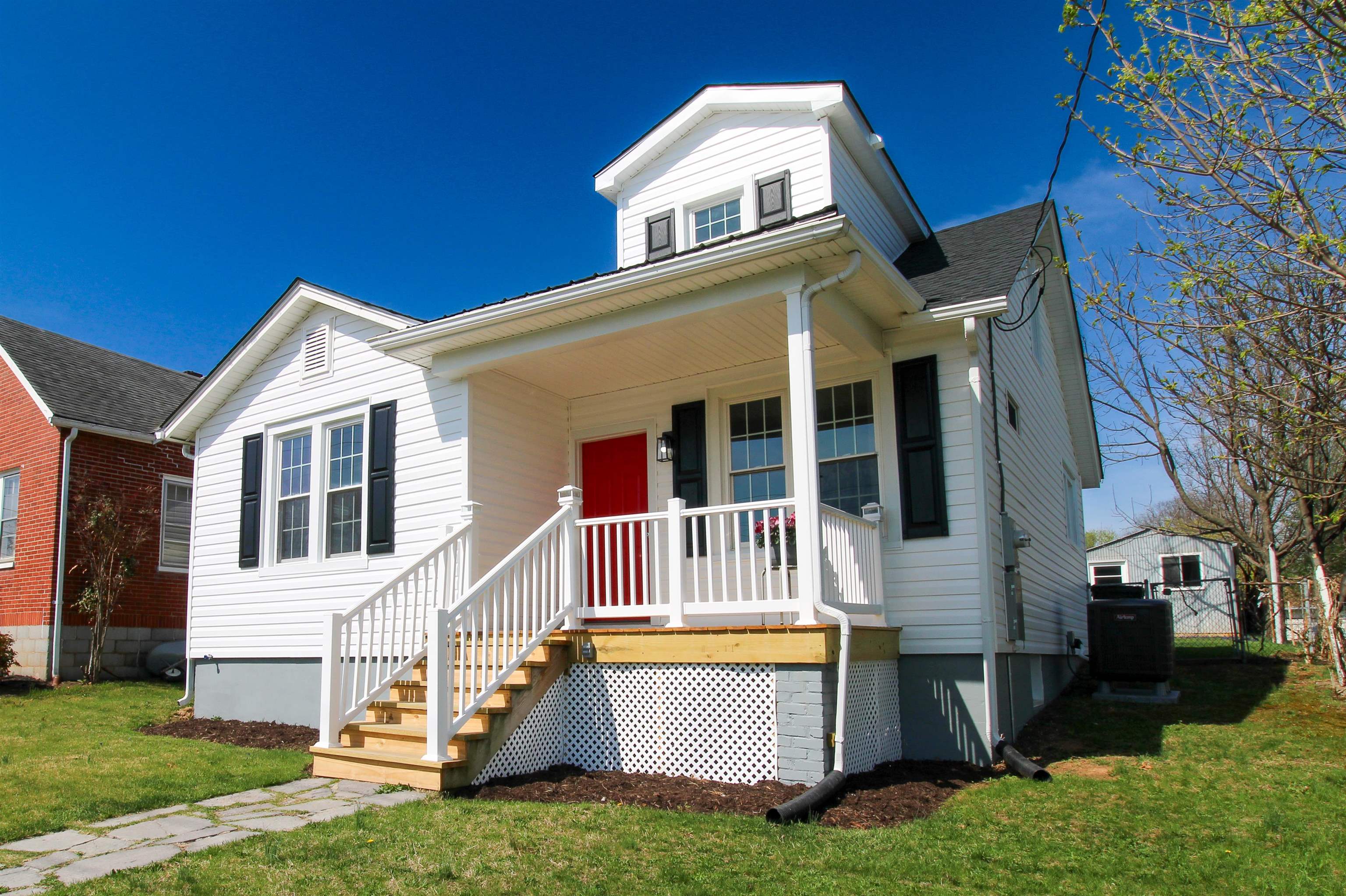 128 S WAVERLEY ST, STAUNTON, Virginia 24401, 4 Bedrooms Bedrooms, ,2 BathroomsBathrooms,Residential,128 S WAVERLEY ST,675347 MLS # 675347 128 S WAVERLEY ST, STAUNTON, Virginia 24401, 4 Bedrooms Bedrooms, ,2 BathroomsBathrooms,Residential,128 S WAVERLEY ST,675347 MLS # 675347