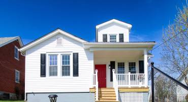 128 S WAVERLEY ST, STAUNTON, Virginia 24401, 4 Bedrooms Bedrooms, ,2 BathroomsBathrooms,Residential,128 S WAVERLEY ST,675347 MLS # 675347