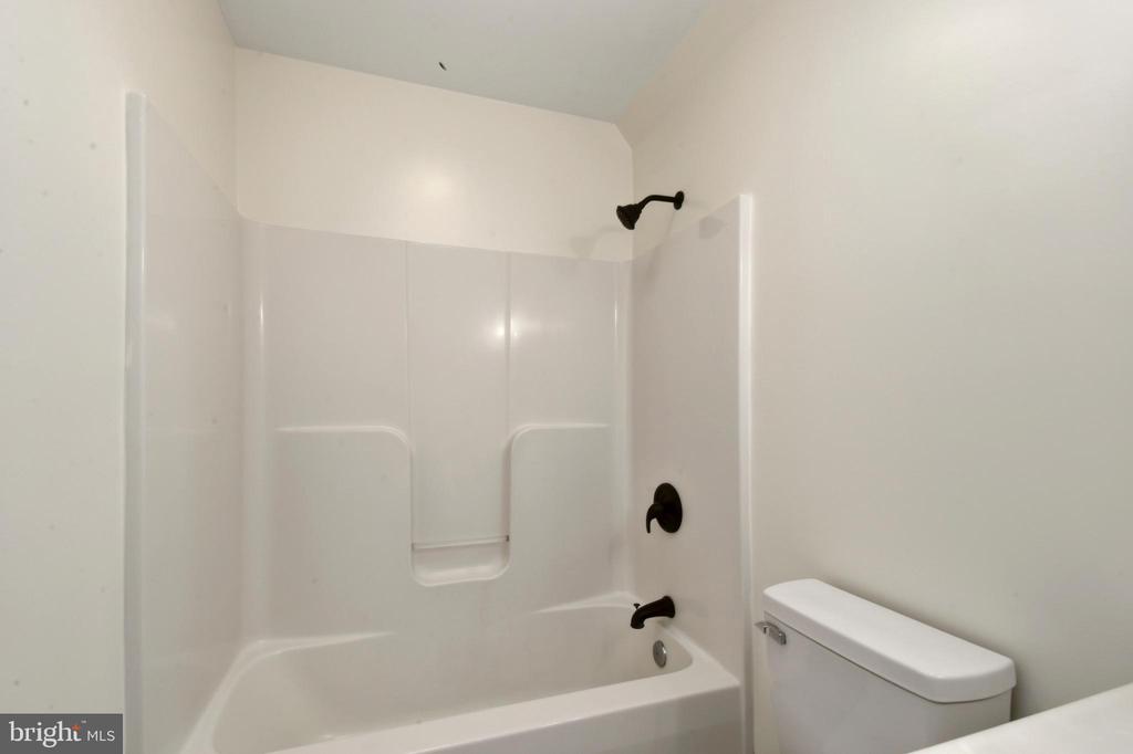 17 BRIDLEWOOD DR, PALMYRA, Virginia 22963, 2 Bedrooms Bedrooms, ,2 BathroomsBathrooms,Residential,17 BRIDLEWOOD DR,VAFN2000654 MLS # VAFN2000654