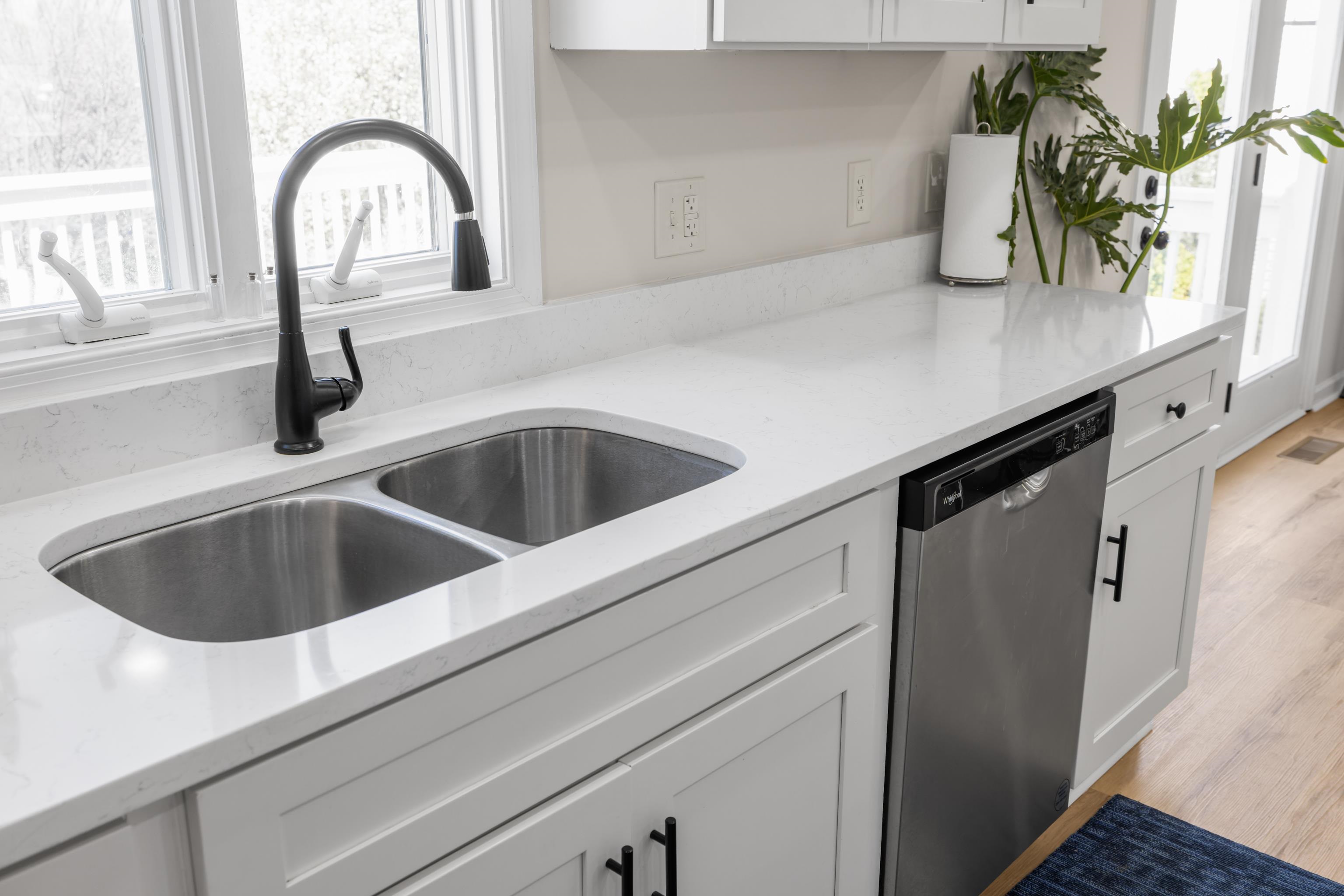 206 WILDWOOD DR, BRIDGEWATER, Virginia 22812, 4 Bedrooms Bedrooms, ,3 BathroomsBathrooms,Residential,206 WILDWOOD DR,675358 MLS # 675358