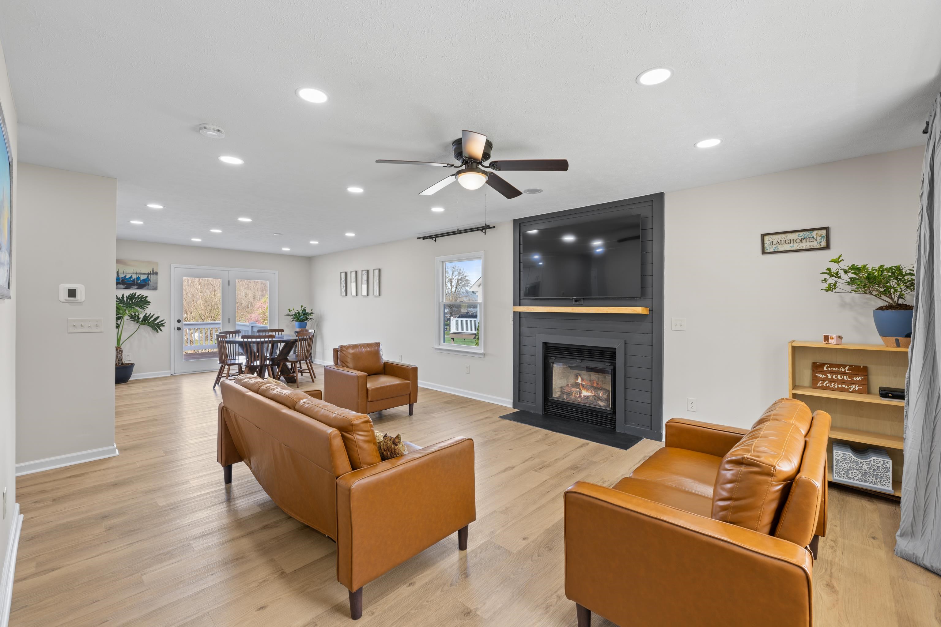 206 WILDWOOD DR, BRIDGEWATER, Virginia 22812, 4 Bedrooms Bedrooms, ,3 BathroomsBathrooms,Residential,206 WILDWOOD DR,675358 MLS # 675358