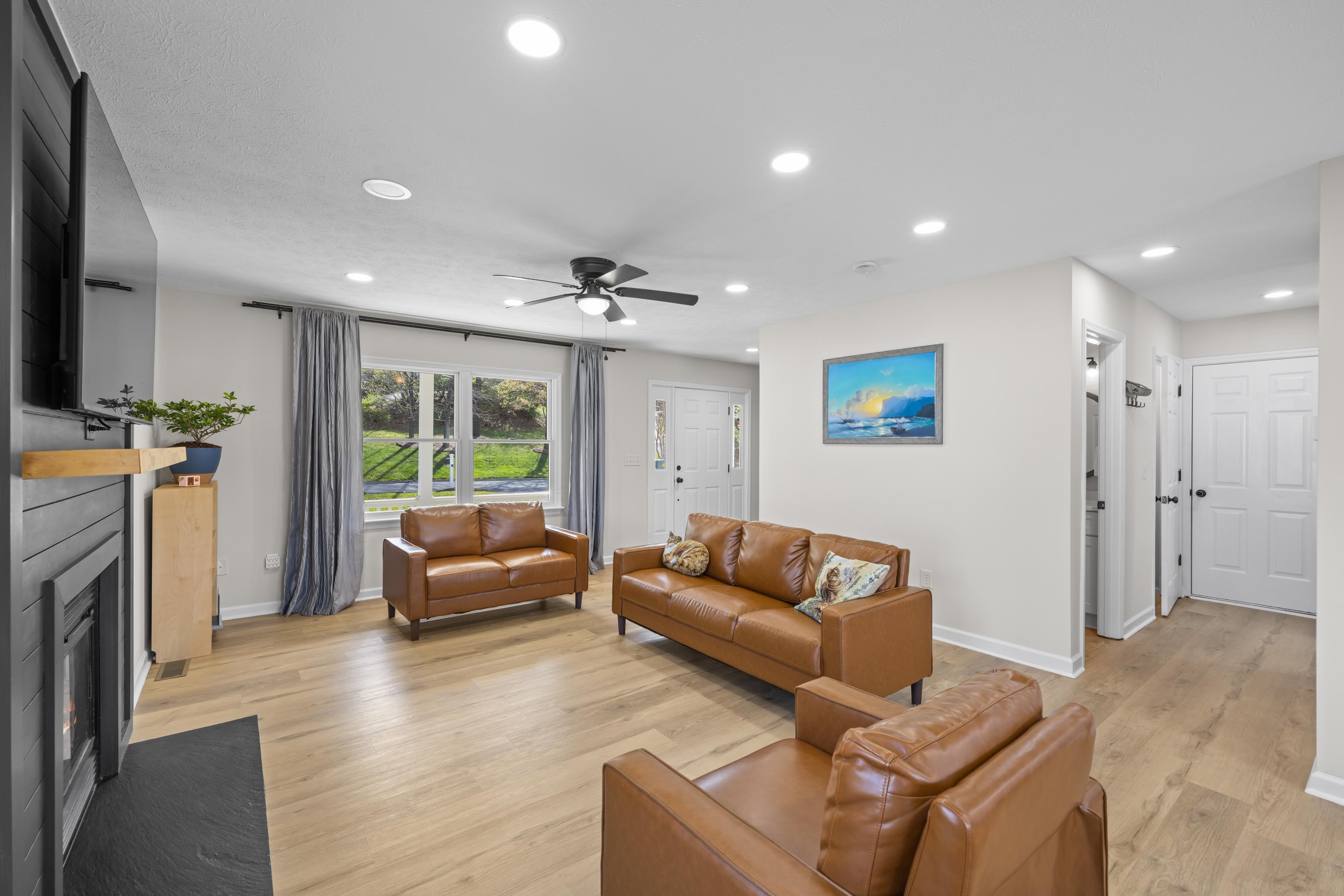 206 WILDWOOD DR, BRIDGEWATER, Virginia 22812, 4 Bedrooms Bedrooms, ,3 BathroomsBathrooms,Residential,206 WILDWOOD DR,675358 MLS # 675358