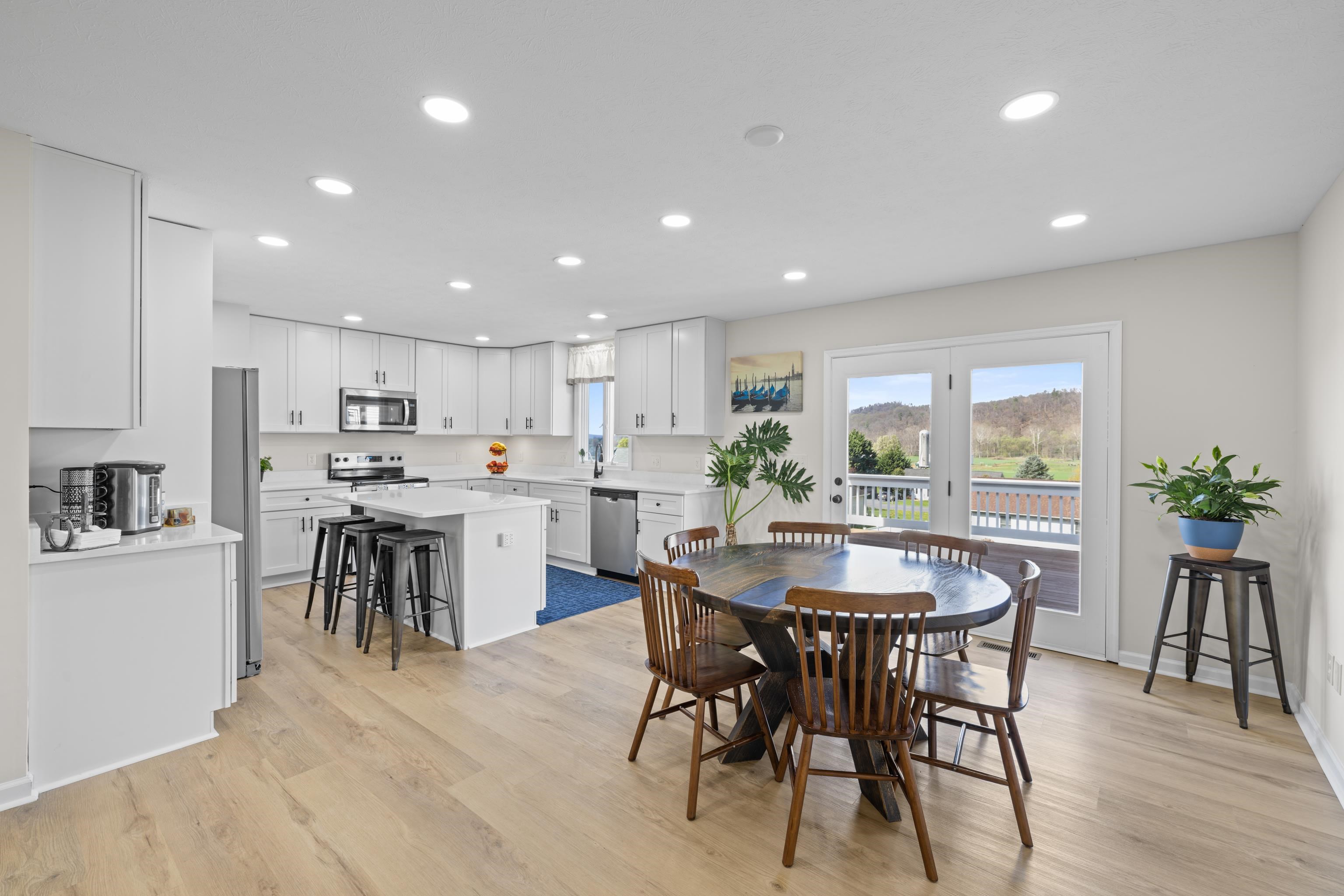 206 WILDWOOD DR, BRIDGEWATER, Virginia 22812, 4 Bedrooms Bedrooms, ,3 BathroomsBathrooms,Residential,206 WILDWOOD DR,675358 MLS # 675358