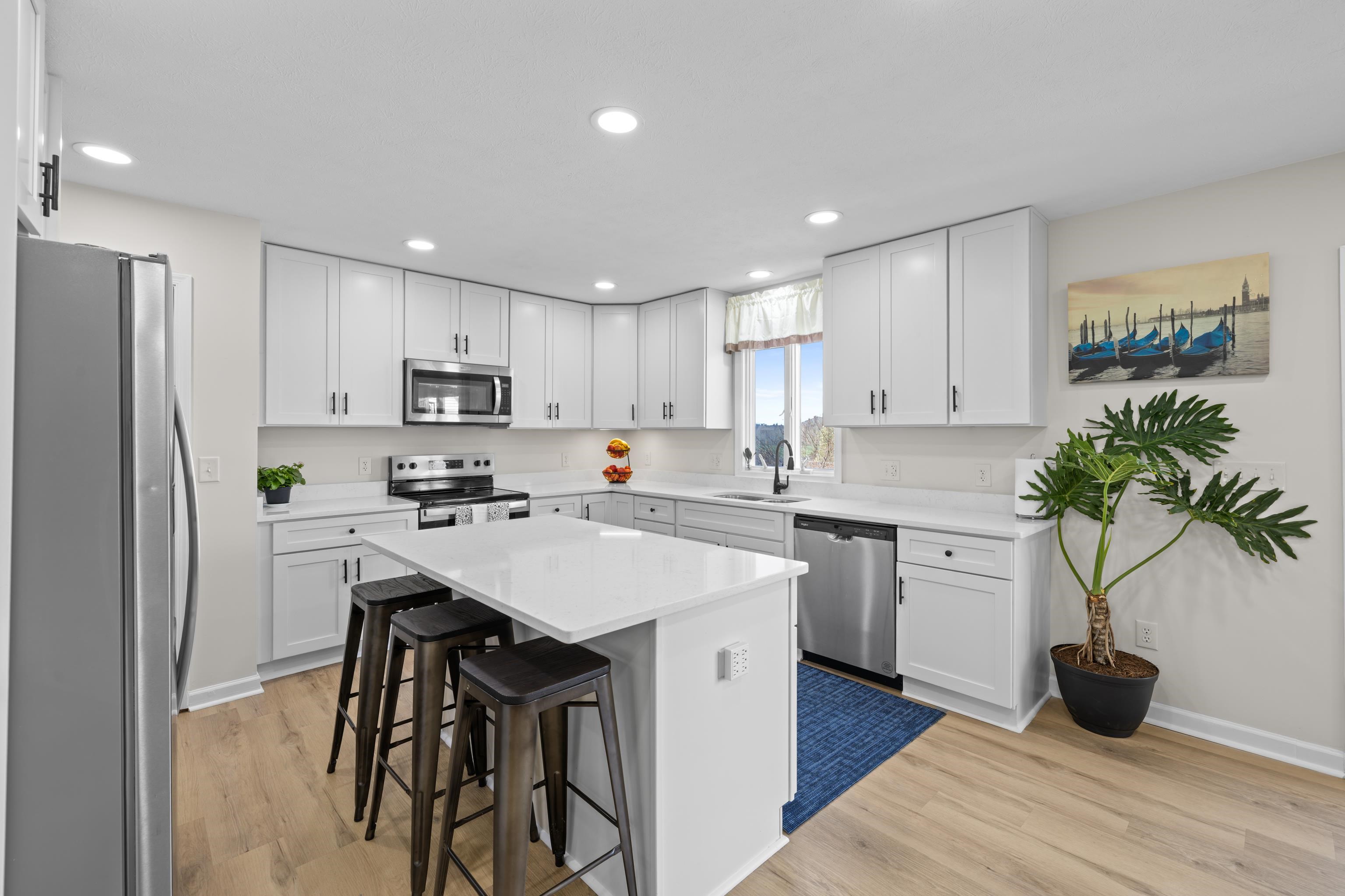 206 WILDWOOD DR, BRIDGEWATER, Virginia 22812, 4 Bedrooms Bedrooms, ,3 BathroomsBathrooms,Residential,206 WILDWOOD DR,675358 MLS # 675358