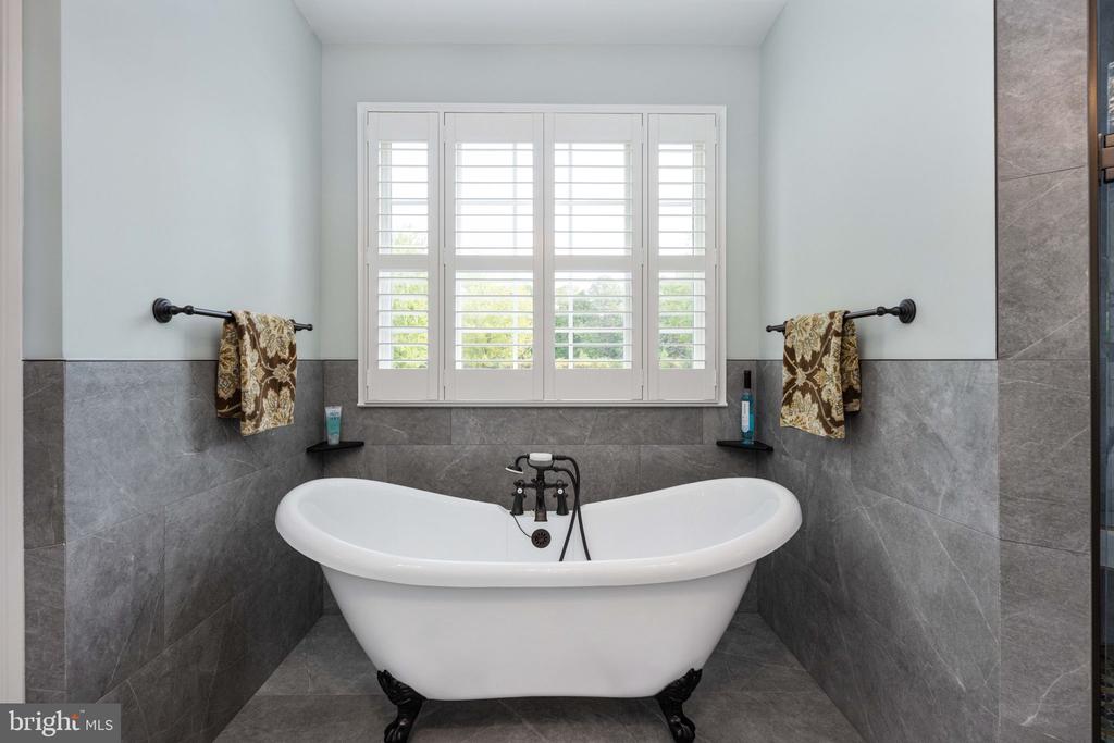 11004 SHERIDAN DR, SPOTSYLVANIA, Virginia 22551, 5 Bedrooms Bedrooms, ,5 BathroomsBathrooms,Residential,11004 SHERIDAN DR,VASP2040266 MLS # VASP2040266