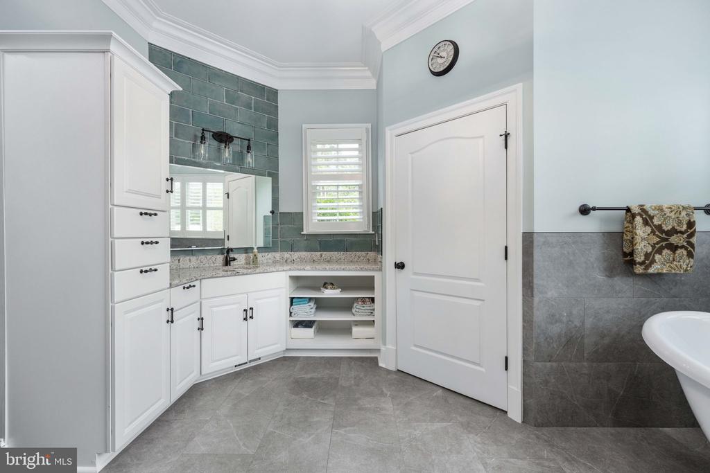 11004 SHERIDAN DR, SPOTSYLVANIA, Virginia 22551, 5 Bedrooms Bedrooms, ,5 BathroomsBathrooms,Residential,11004 SHERIDAN DR,VASP2040266 MLS # VASP2040266