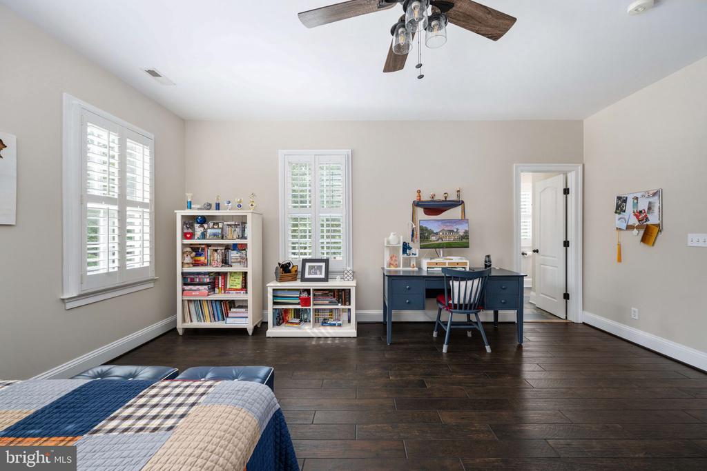 11004 SHERIDAN DR, SPOTSYLVANIA, Virginia 22551, 5 Bedrooms Bedrooms, ,5 BathroomsBathrooms,Residential,11004 SHERIDAN DR,VASP2040266 MLS # VASP2040266