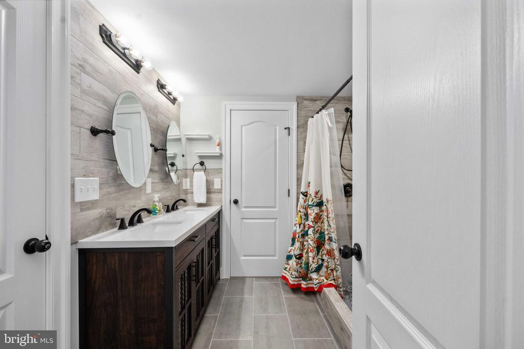 11004 SHERIDAN DR, SPOTSYLVANIA, Virginia 22551, 5 Bedrooms Bedrooms, ,5 BathroomsBathrooms,Residential,11004 SHERIDAN DR,VASP2040266 MLS # VASP2040266