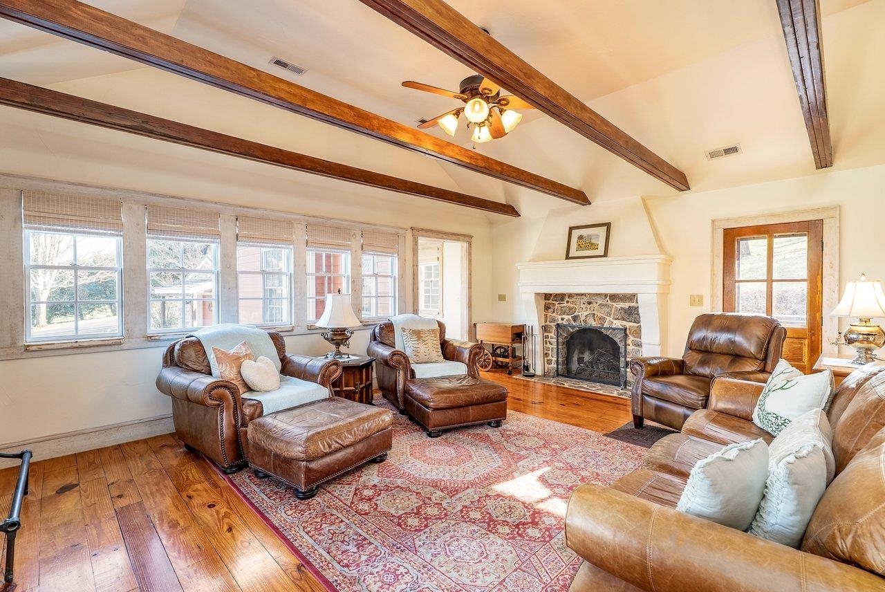 304 BIG VALLEY LN, MOUNT SOLON, Virginia 22843, 3 Bedrooms Bedrooms, ,3 BathroomsBathrooms,Residential,304 BIG VALLEY LN,675132 MLS # 675132