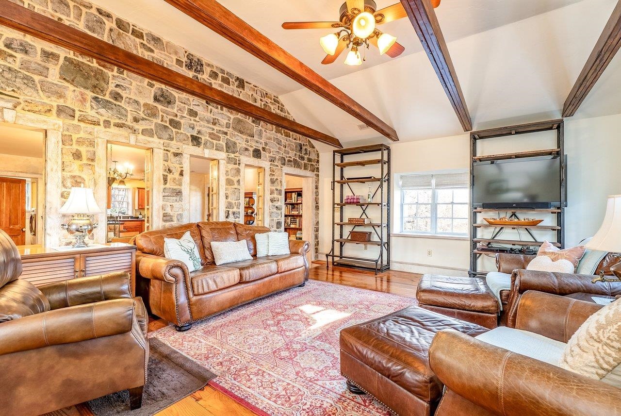 304 BIG VALLEY LN, MOUNT SOLON, Virginia 22843, 3 Bedrooms Bedrooms, ,3 BathroomsBathrooms,Residential,304 BIG VALLEY LN,675132 MLS # 675132