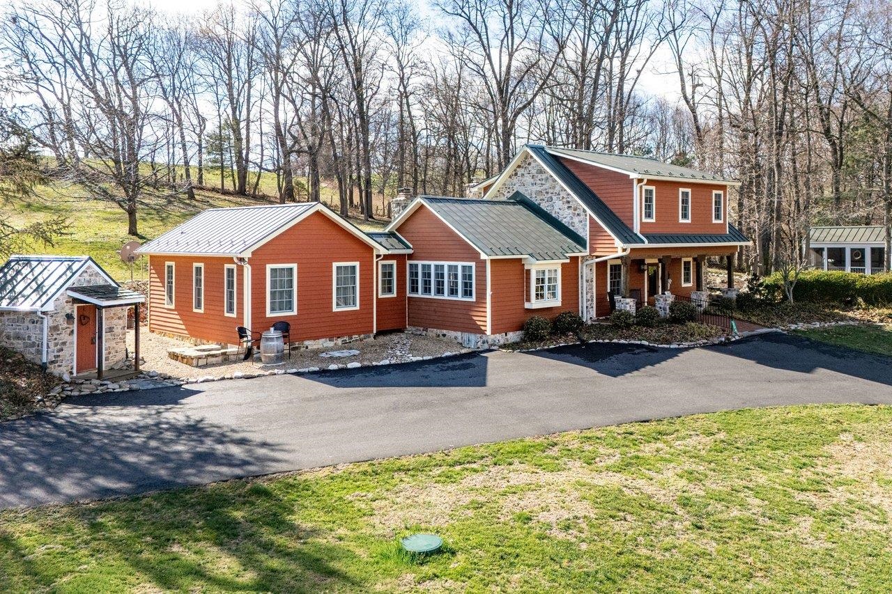 304 BIG VALLEY LN, MOUNT SOLON, Virginia 22843, 3 Bedrooms Bedrooms, ,3 BathroomsBathrooms,Residential,304 BIG VALLEY LN,675132 MLS # 675132