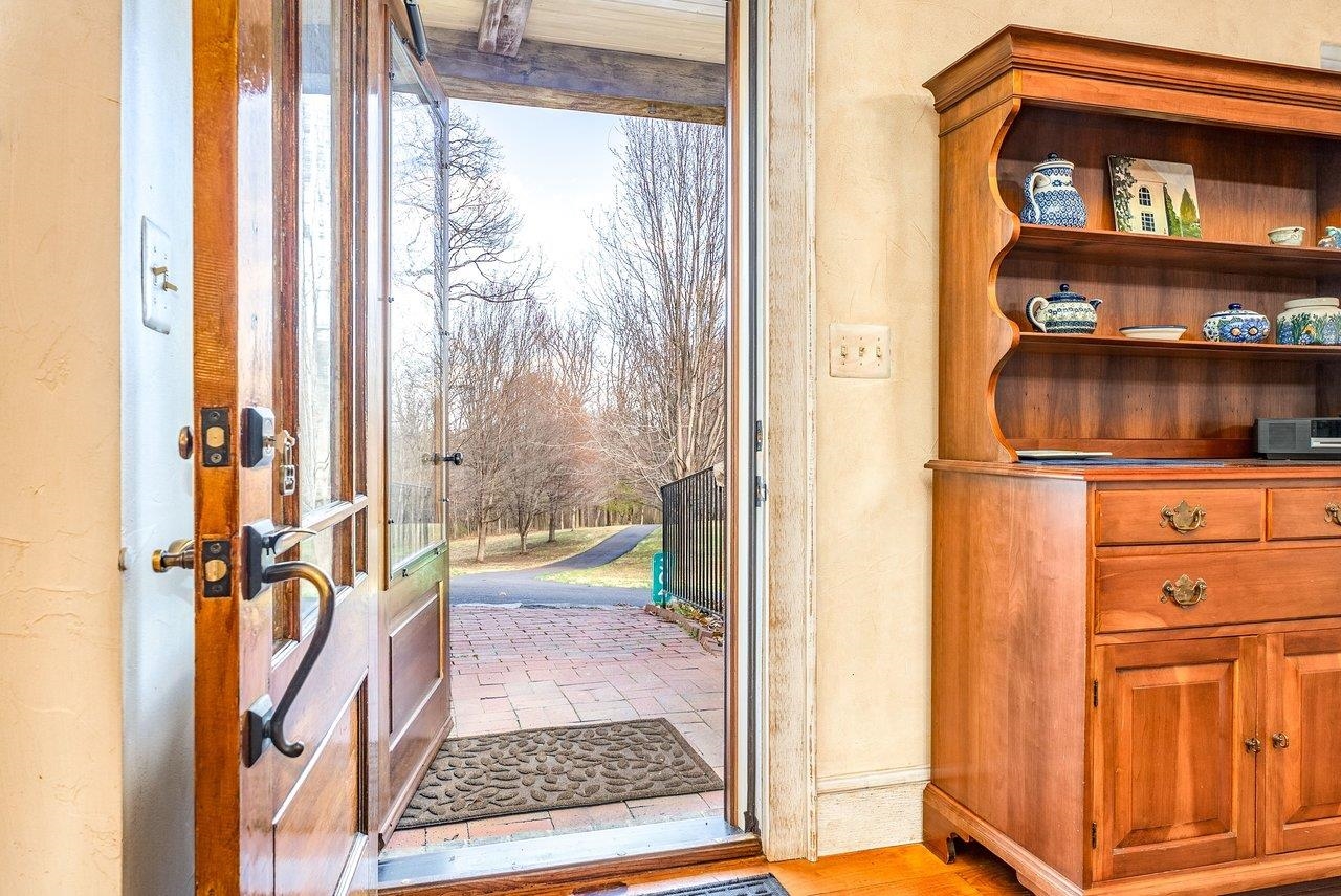 304 BIG VALLEY LN, MOUNT SOLON, Virginia 22843, 3 Bedrooms Bedrooms, ,3 BathroomsBathrooms,Residential,304 BIG VALLEY LN,675132 MLS # 675132