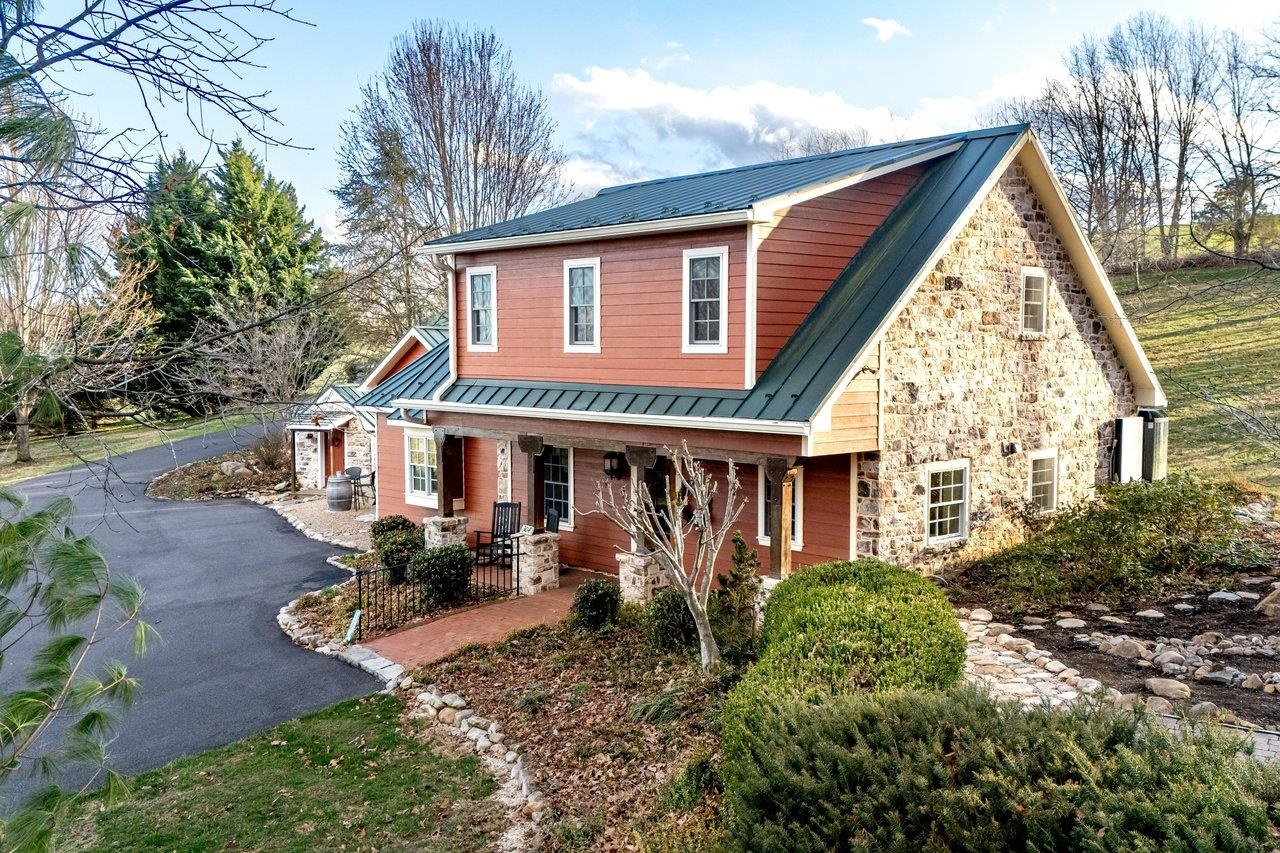 304 BIG VALLEY LN, MOUNT SOLON, Virginia 22843, 3 Bedrooms Bedrooms, ,3 BathroomsBathrooms,Residential,304 BIG VALLEY LN,675132 MLS # 675132