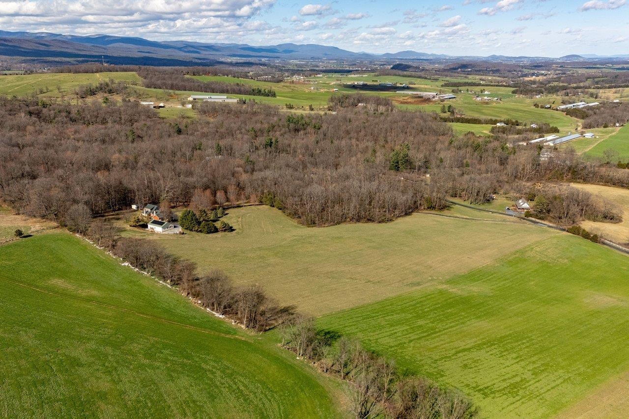 304 BIG VALLEY LN, MOUNT SOLON, Virginia 22843, 3 Bedrooms Bedrooms, ,3 BathroomsBathrooms,Residential,304 BIG VALLEY LN,675132 MLS # 675132