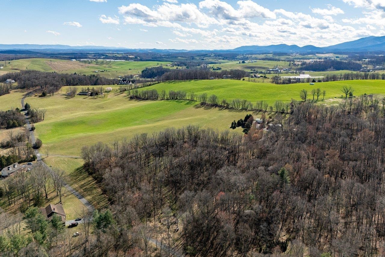 304 BIG VALLEY LN, MOUNT SOLON, Virginia 22843, 3 Bedrooms Bedrooms, ,3 BathroomsBathrooms,Residential,304 BIG VALLEY LN,675132 MLS # 675132