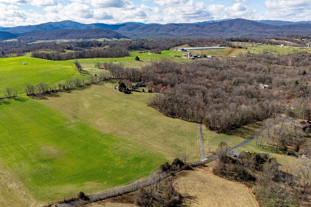 304 BIG VALLEY LN, MOUNT SOLON, Virginia 22843, 3 Bedrooms Bedrooms, ,3 BathroomsBathrooms,Residential,304 BIG VALLEY LN,675132 MLS # 675132