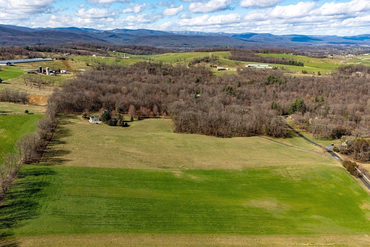 304 BIG VALLEY LN, MOUNT SOLON, Virginia 22843, 3 Bedrooms Bedrooms, ,3 BathroomsBathrooms,Residential,304 BIG VALLEY LN,675132 MLS # 675132