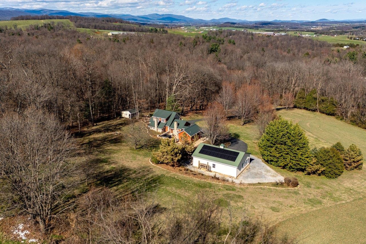 304 BIG VALLEY LN, MOUNT SOLON, Virginia 22843, 3 Bedrooms Bedrooms, ,3 BathroomsBathrooms,Residential,304 BIG VALLEY LN,675132 MLS # 675132