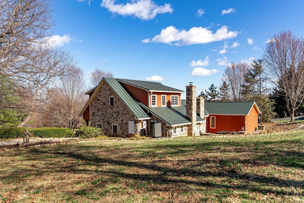 304 BIG VALLEY LN, MOUNT SOLON, Virginia 22843, 3 Bedrooms Bedrooms, ,3 BathroomsBathrooms,Residential,304 BIG VALLEY LN,675132 MLS # 675132