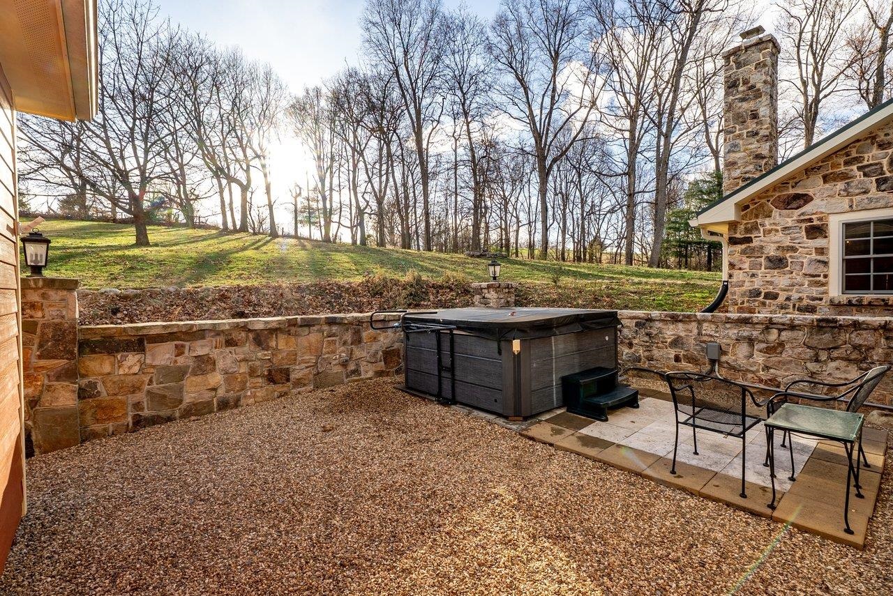 304 BIG VALLEY LN, MOUNT SOLON, Virginia 22843, 3 Bedrooms Bedrooms, ,3 BathroomsBathrooms,Residential,304 BIG VALLEY LN,675132 MLS # 675132