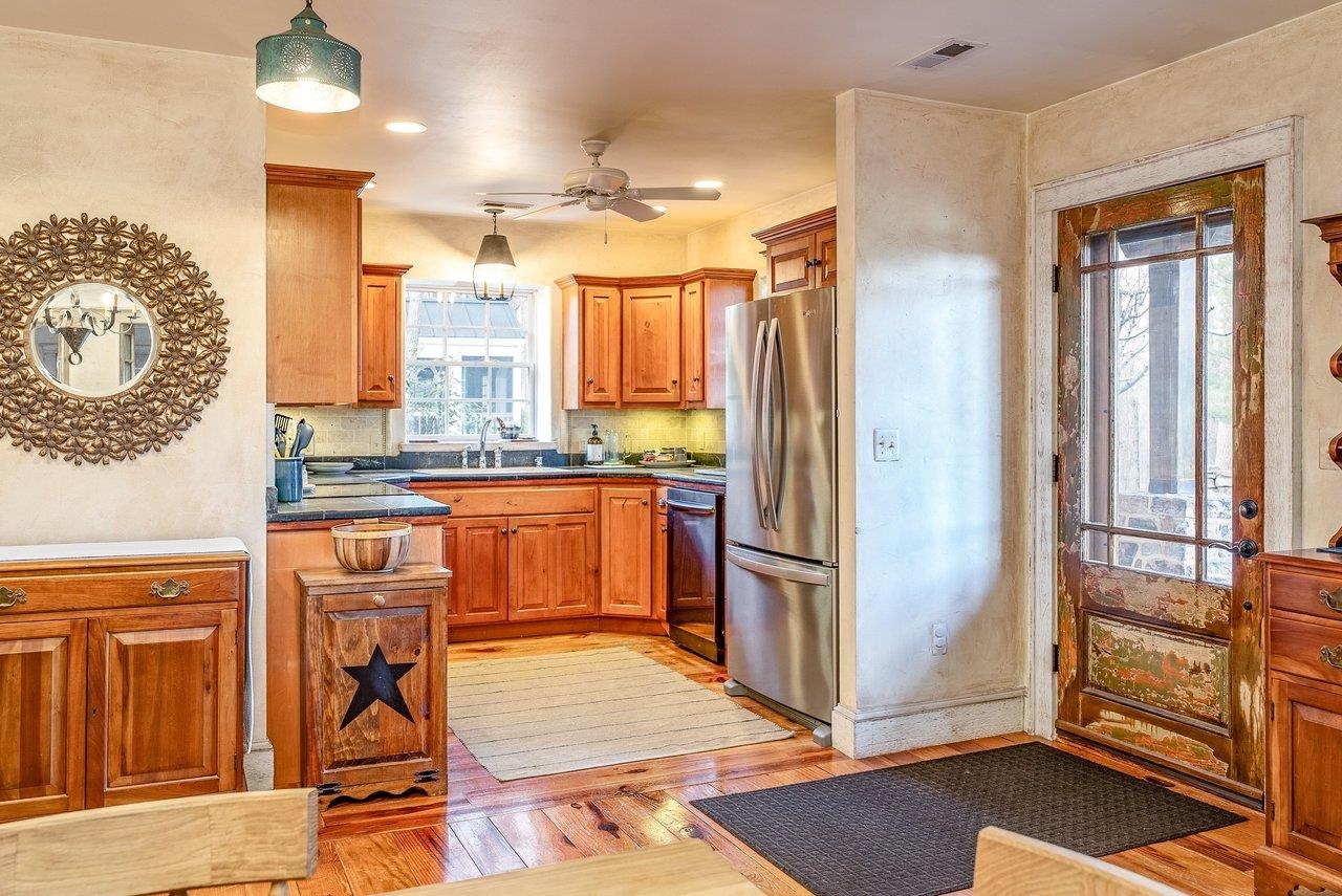 304 BIG VALLEY LN, MOUNT SOLON, Virginia 22843, 3 Bedrooms Bedrooms, ,3 BathroomsBathrooms,Residential,304 BIG VALLEY LN,675132 MLS # 675132