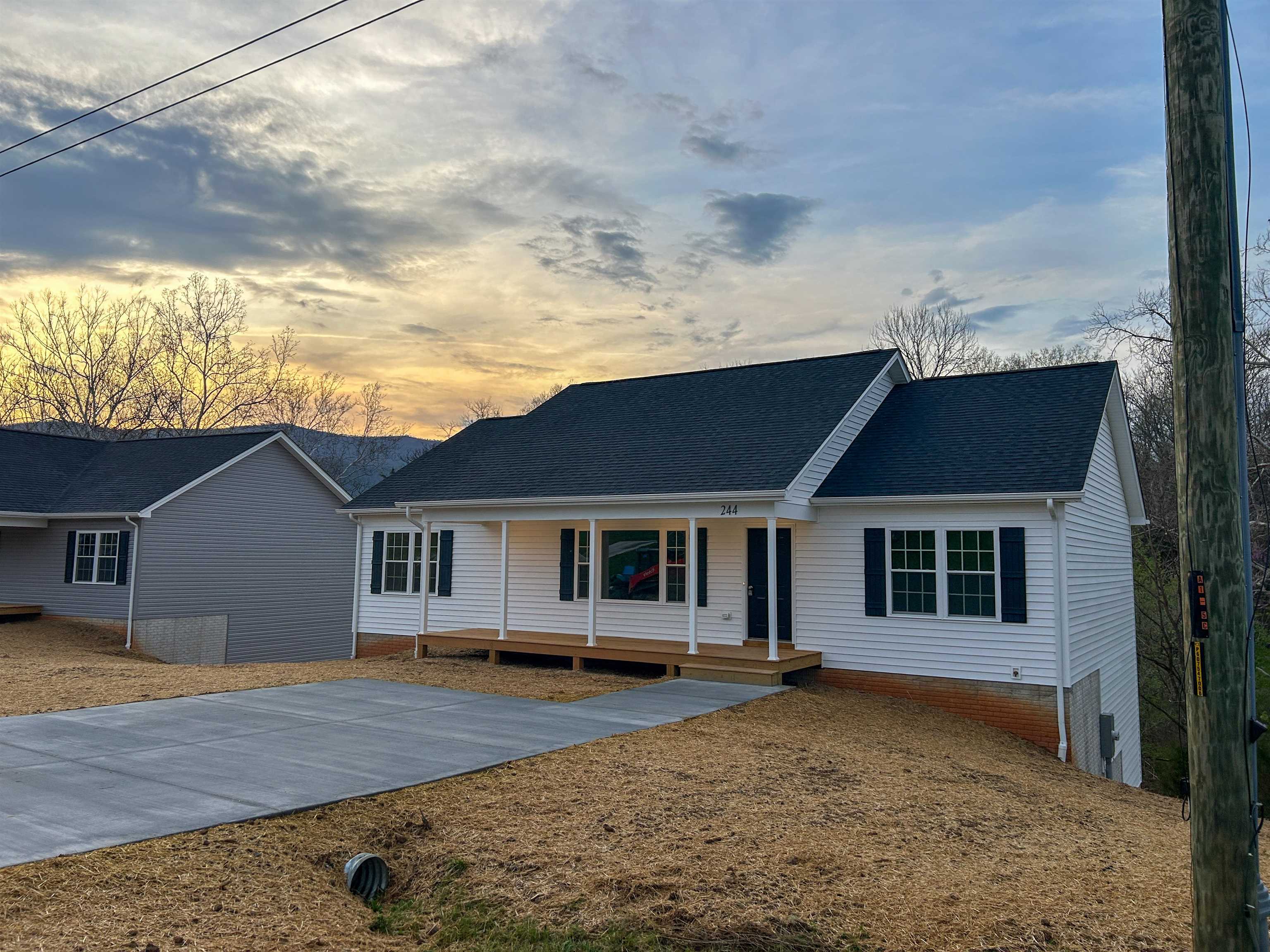 244 LOCUSTDALE LOOP, SHENANDOAH, Virginia 22849, 3 Bedrooms Bedrooms, ,2 BathroomsBathrooms,Residential,244 LOCUSTDALE LOOP,675374 MLS # 675374