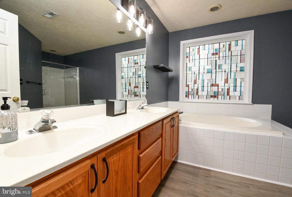 11500 DUCHESS DR, FREDERICKSBURG, Virginia 22408, 4 Bedrooms Bedrooms, ,Residential,KINGSWOOD HOA,11500 DUCHESS DR,VASP2040664 MLS # VASP2040664