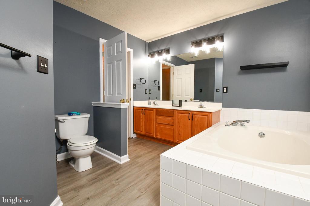 11500 DUCHESS DR, FREDERICKSBURG, Virginia 22408, 4 Bedrooms Bedrooms, ,Residential,KINGSWOOD HOA,11500 DUCHESS DR,VASP2040664 MLS # VASP2040664