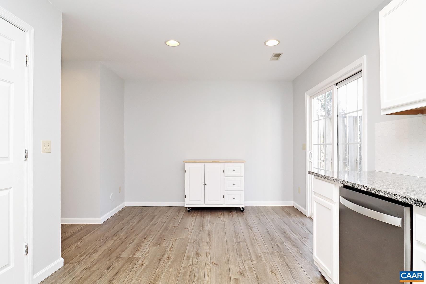 118 HARTFORD CT, CHARLOTTESVILLE, Virginia 22902, 3 Bedrooms Bedrooms, ,2 BathroomsBathrooms,Residential,118 HARTFORD CT,675384 MLS # 675384