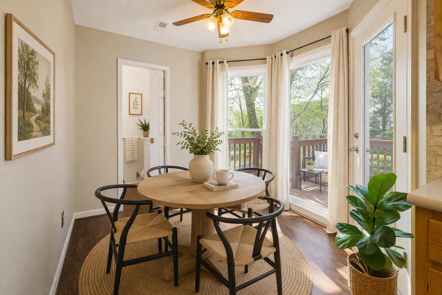 This image has been virtually staged to illustrate potential use of space.