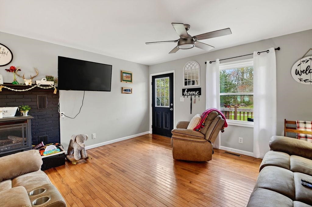 345 LAKE DR, CRIMORA, Virginia 24431, 3 Bedrooms Bedrooms, ,2 BathroomsBathrooms,Residential,345 LAKE DR,675392 MLS # 675392