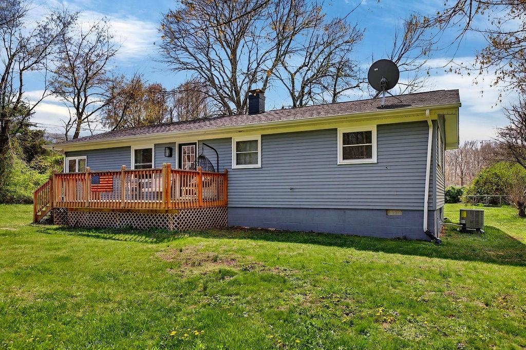 345 LAKE DR, CRIMORA, Virginia 24431, 3 Bedrooms Bedrooms, ,2 BathroomsBathrooms,Residential,345 LAKE DR,675392 MLS # 675392