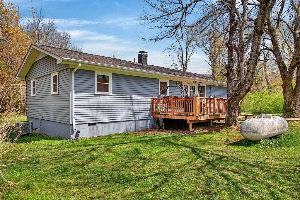 345 LAKE DR, CRIMORA, Virginia 24431, 3 Bedrooms Bedrooms, ,2 BathroomsBathrooms,Residential,345 LAKE DR,675392 MLS # 675392