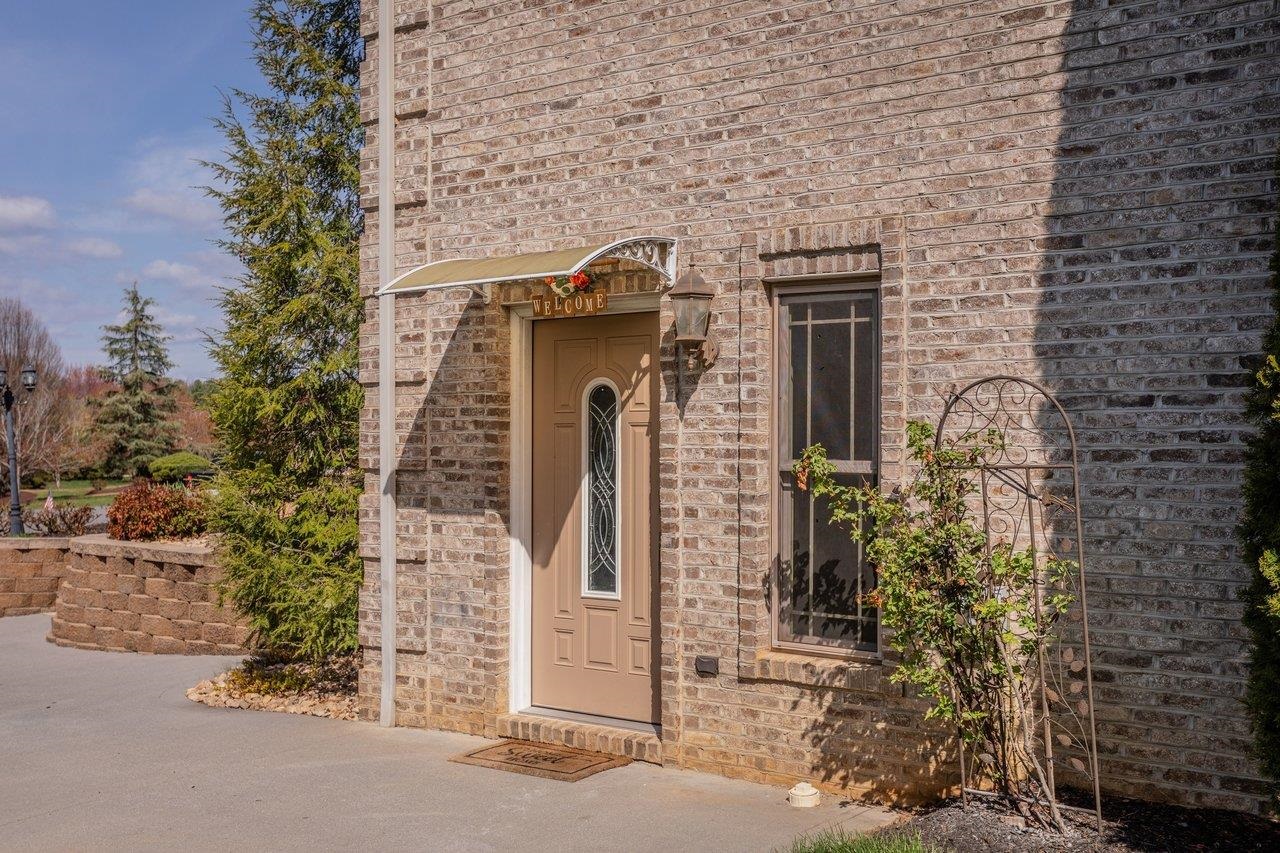 4270 AJAX CT, ROCKINGHAM, Virginia 22801, 5 Bedrooms Bedrooms, ,4 BathroomsBathrooms,Residential,4270 AJAX CT,675405 MLS # 675405 4270 AJAX CT, ROCKINGHAM, Virginia 22801, 5 Bedrooms Bedrooms, ,4 BathroomsBathrooms,Residential,4270 AJAX CT,675405 MLS # 675405