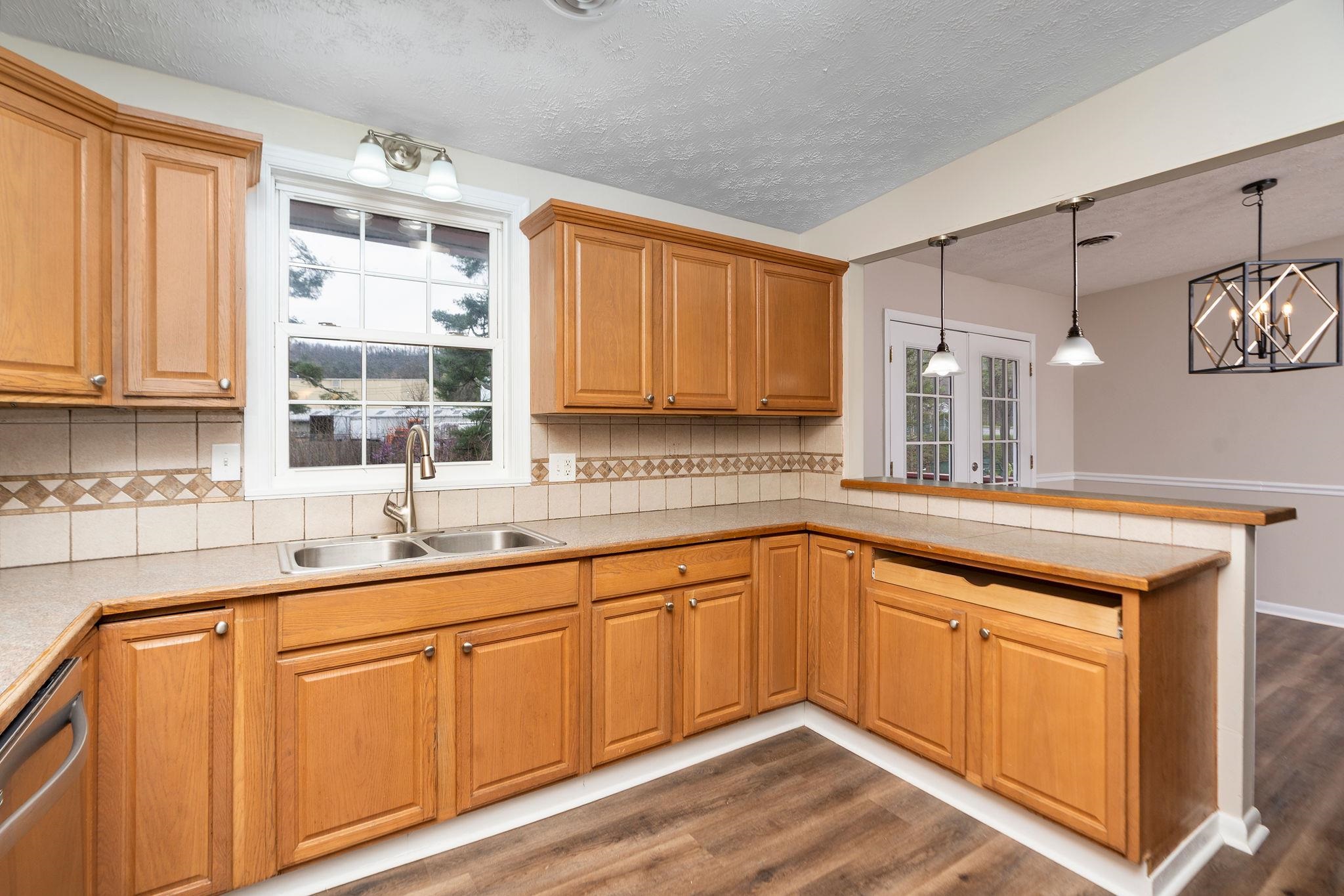 924 WASHINGTON AVE, WAYNESBORO, Virginia 22980, 5 Bedrooms Bedrooms, ,2 BathroomsBathrooms,Residential,924 WASHINGTON AVE,675415 MLS # 675415