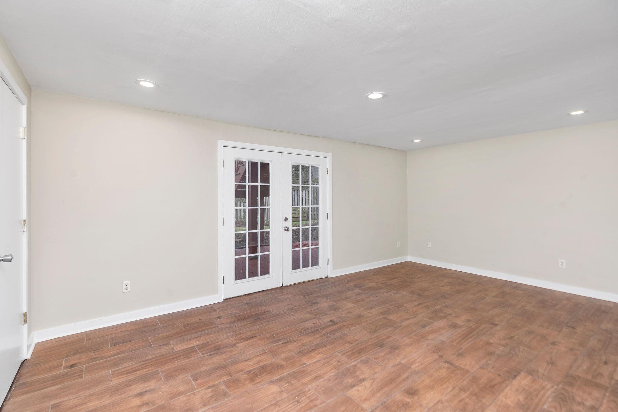 924 WASHINGTON AVE, WAYNESBORO, Virginia 22980, 5 Bedrooms Bedrooms, ,2 BathroomsBathrooms,Residential,924 WASHINGTON AVE,675415 MLS # 675415