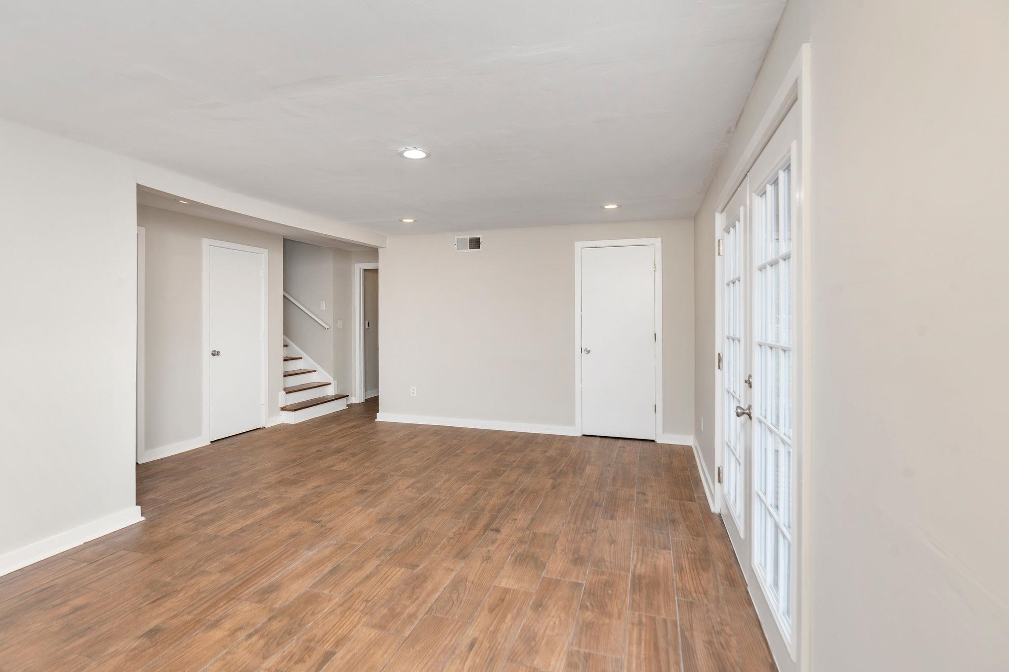 924 WASHINGTON AVE, WAYNESBORO, Virginia 22980, 5 Bedrooms Bedrooms, ,2 BathroomsBathrooms,Residential,924 WASHINGTON AVE,675415 MLS # 675415